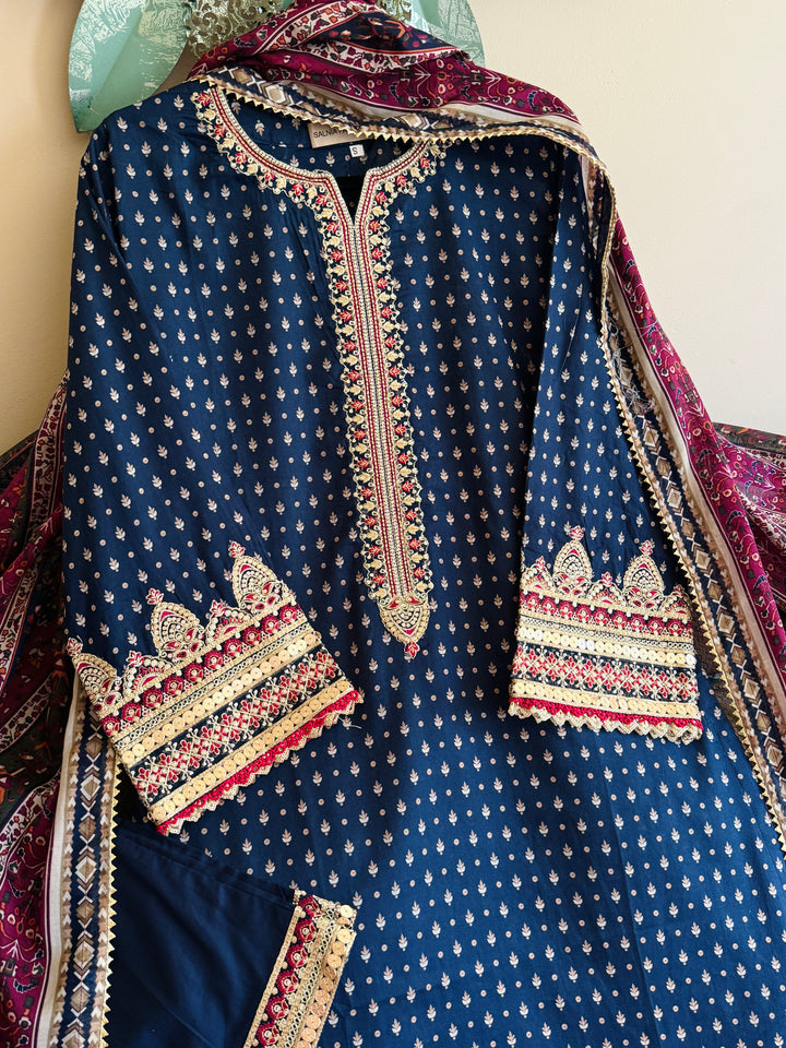 EMBROIDERED CASUAL WEAR LAWN 3-PC SUITS CWSF41