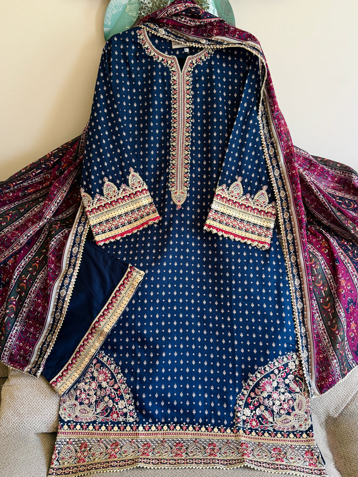 EMBROIDERED CASUAL WEAR LAWN 3-PC SUITS CWSF41