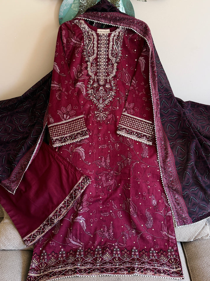 EMBROIDERED CASUAL WEAR LAWN 3-PC SUITS CWSF40
