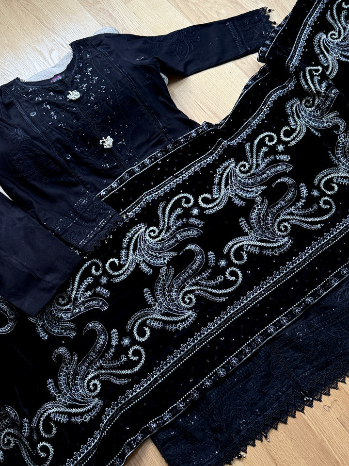 LINEN SUIT WITH EMBROIDERED VELVET DUPATTA VLSF02