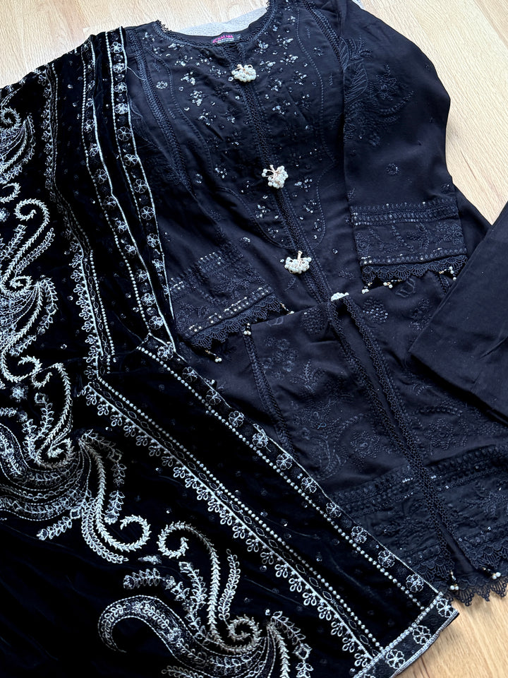 LINEN SUIT WITH EMBROIDERED VELVET DUPATTA VLSF02