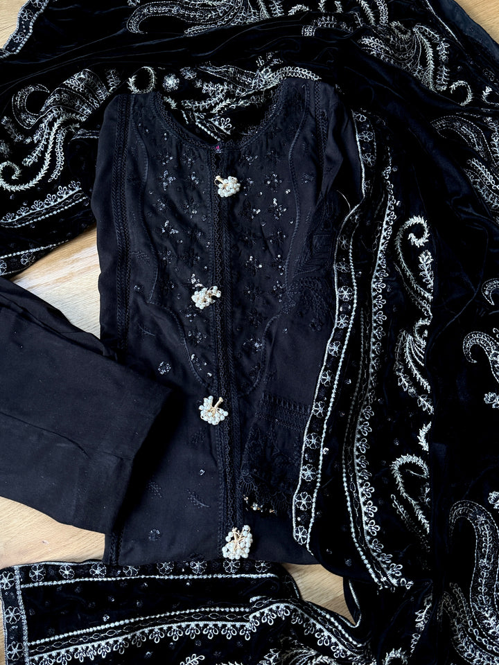 LINEN SUIT WITH EMBROIDERED VELVET DUPATTA VLSF02