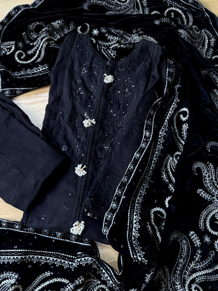 LINEN SUIT WITH EMBROIDERED VELVET DUPATTA VLSF02