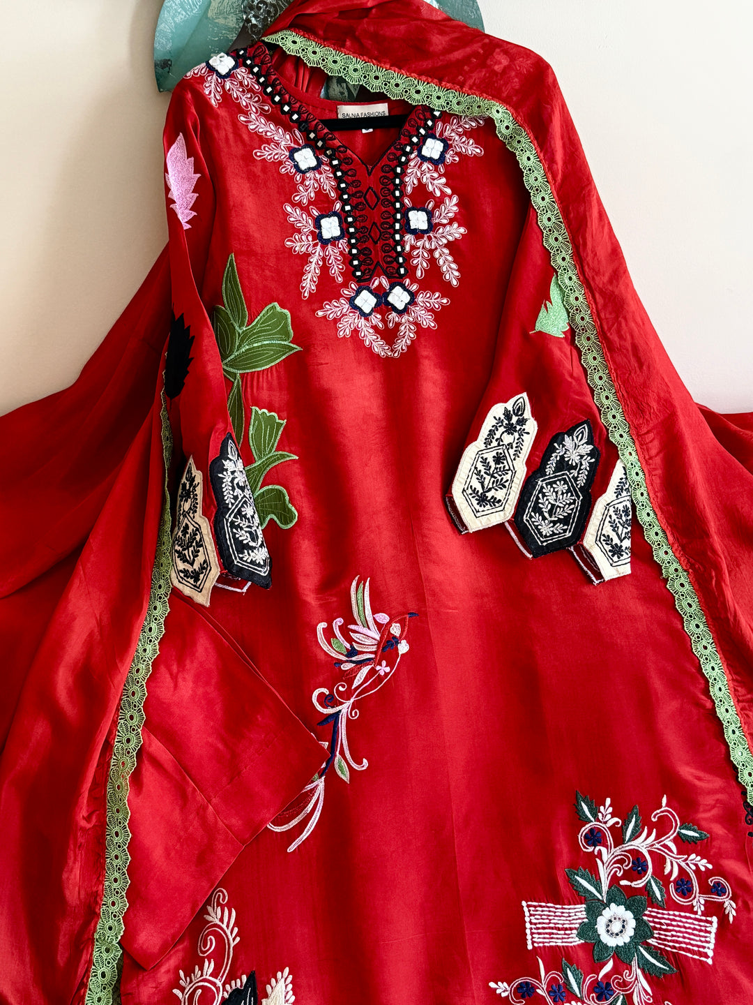 APPLIQUE EMBROIDERED SILK KAFTAN SFKF45
