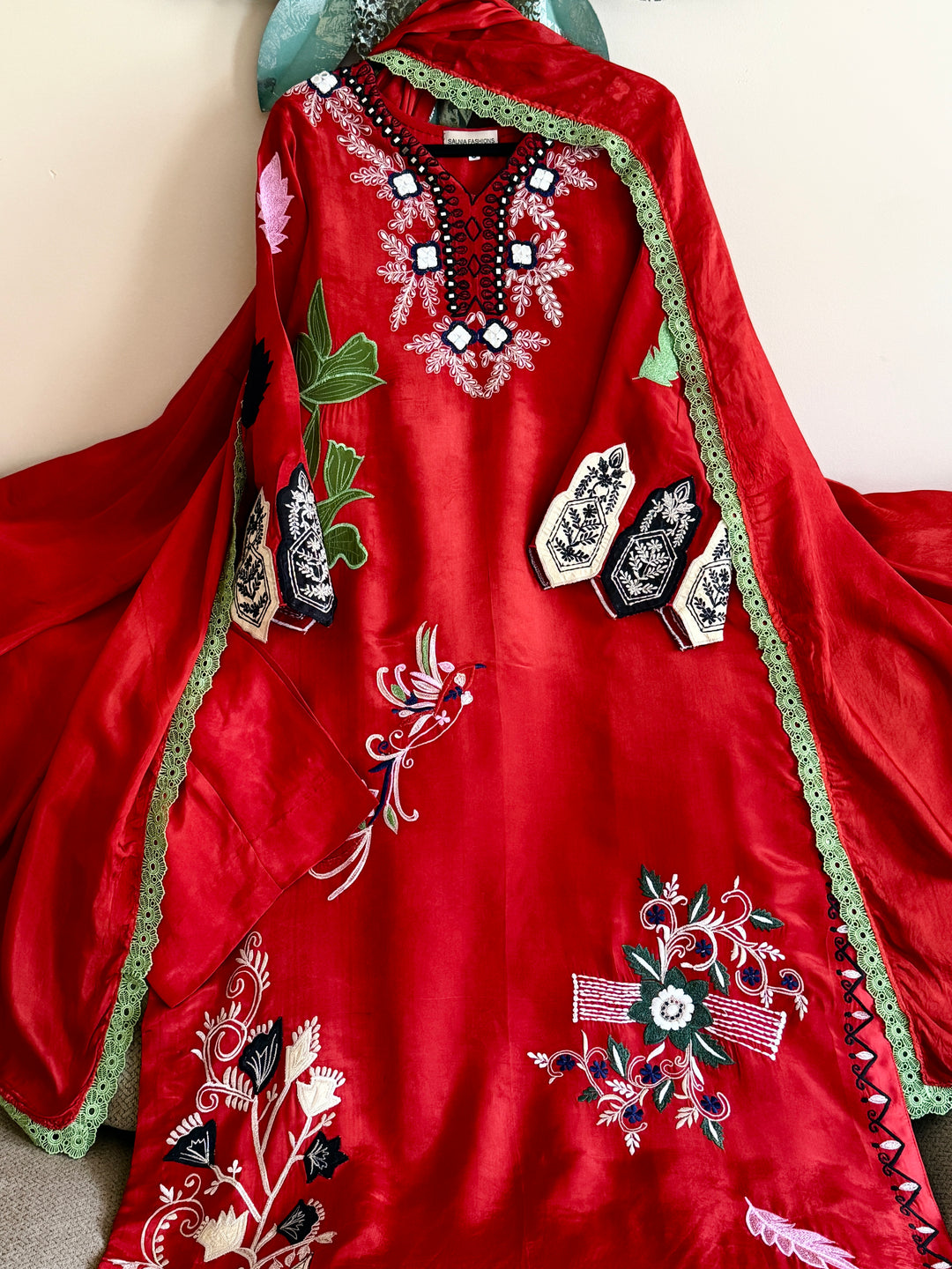 APPLIQUE EMBROIDERED SILK KAFTAN SFKF45