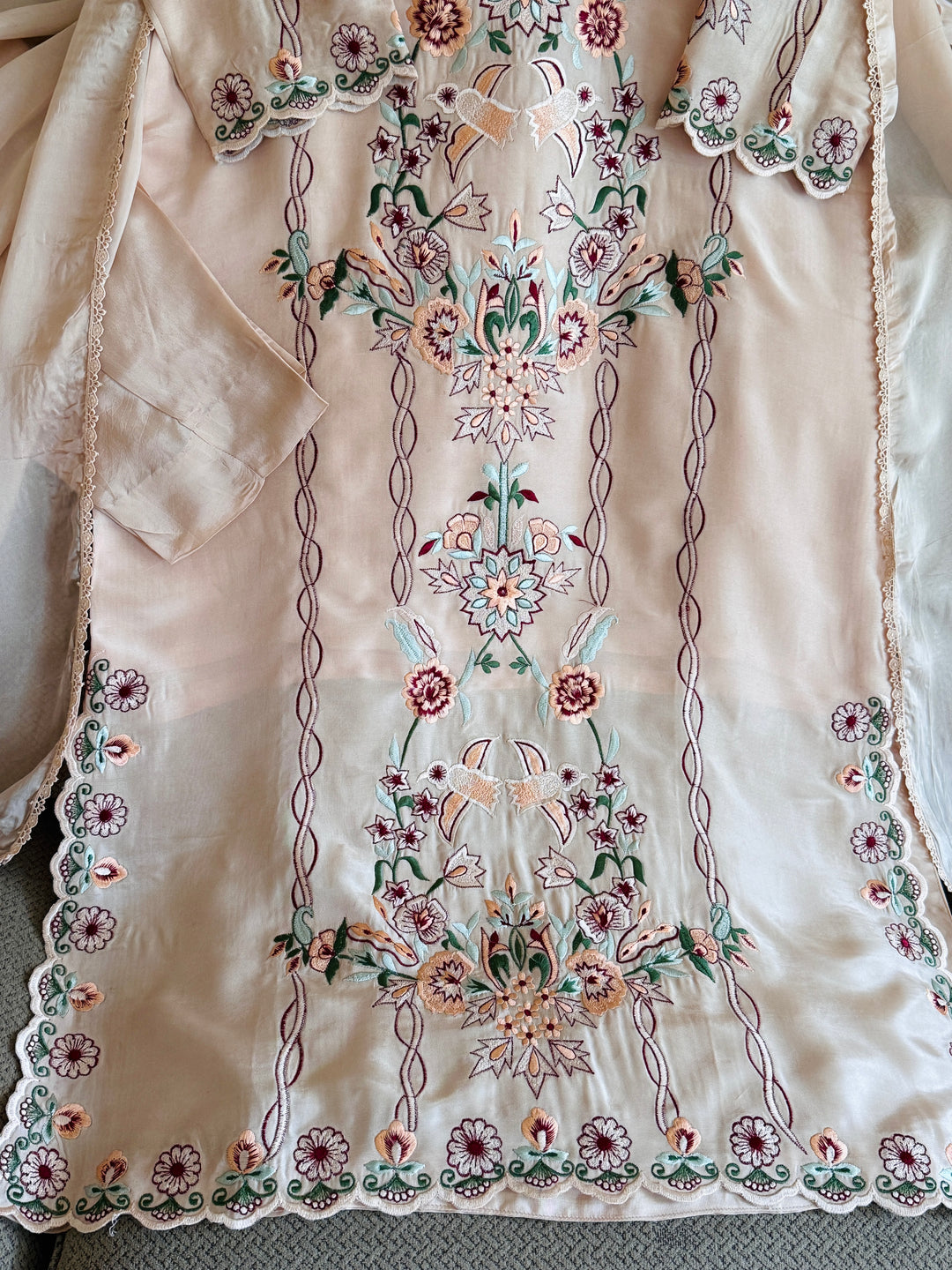 APPLIQUE EMBROIDERED SILK KAFTAN SFKF46
