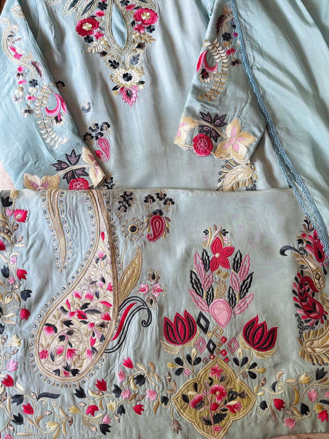 APPLIQUE EMBROIDERED SILK KAFTAN SFKF43