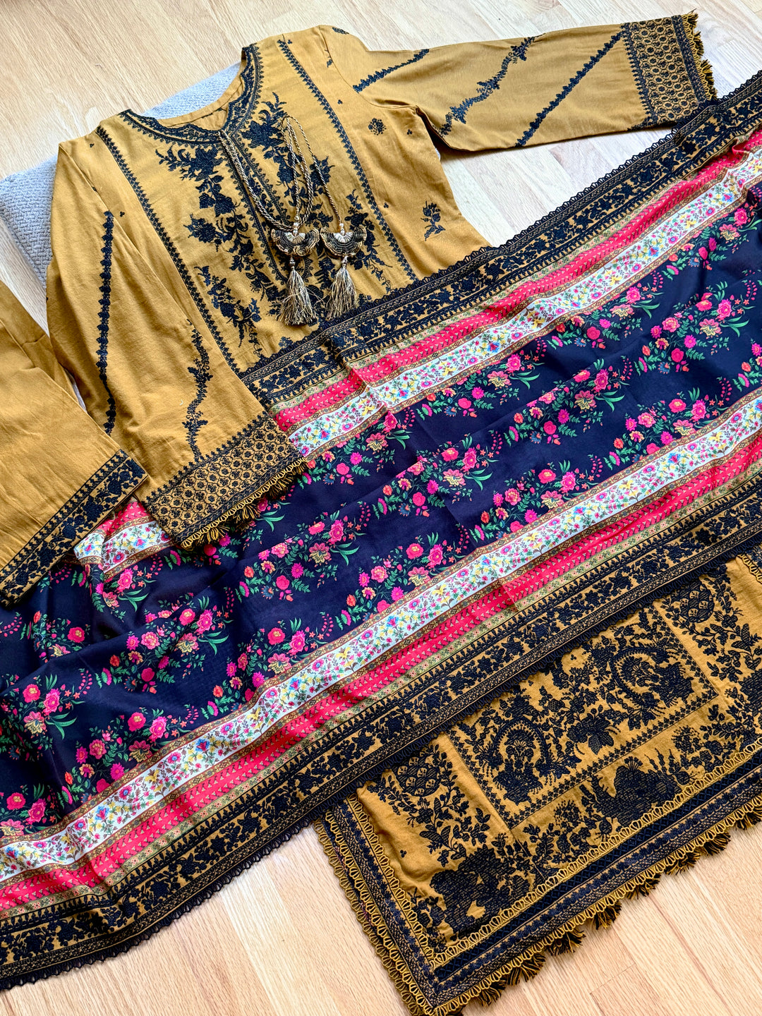 HUSSAIN REHAR WINTER COLLECTION SAAGE HRSF08