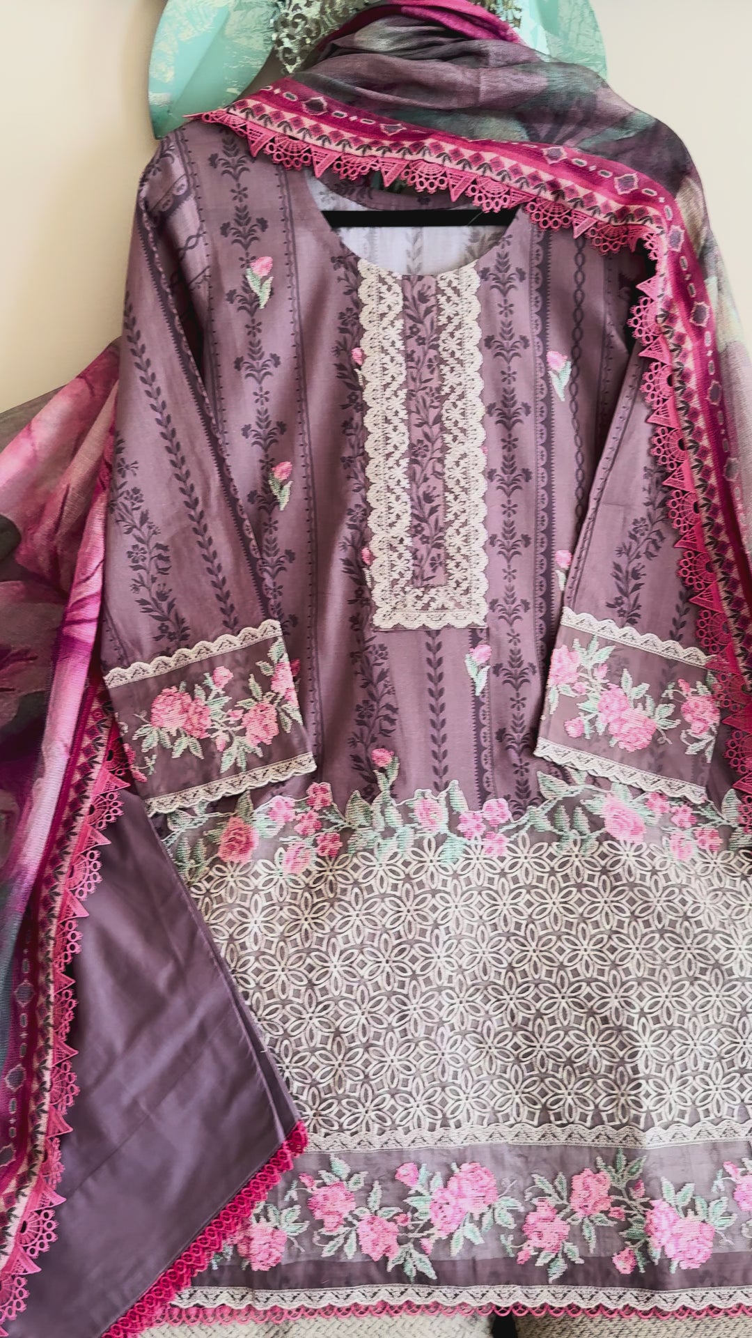 ZAINAB CHOTTANI LAWN COLLECTION ZCSF01