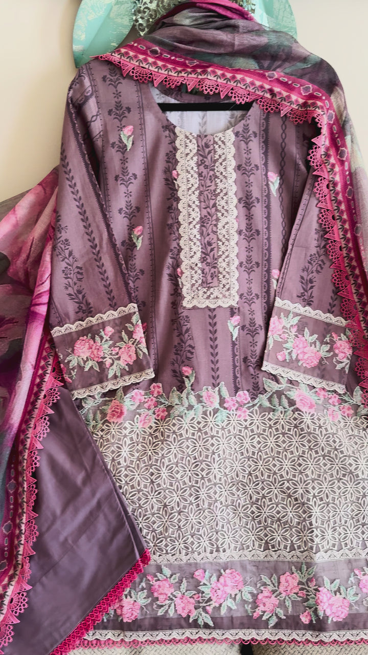 ZAINAB CHOTTANI LAWN COLLECTION ZCSF01