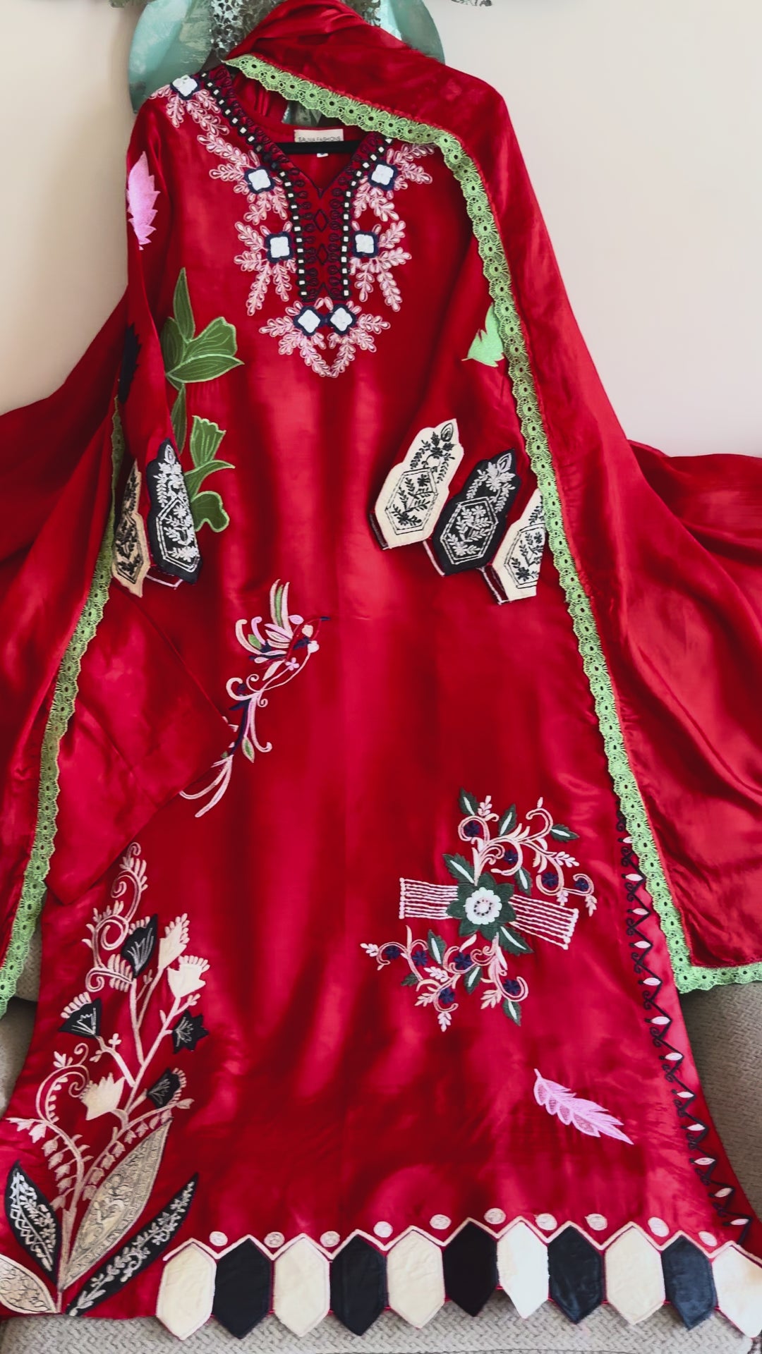 APPLIQUE EMBROIDERED SILK KAFTAN SFKF45