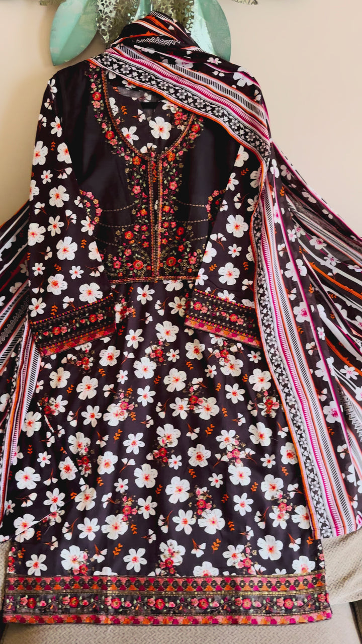 EMBROIDERED CASUAL WEAR LAWN 3-PC SUITS CWSF12