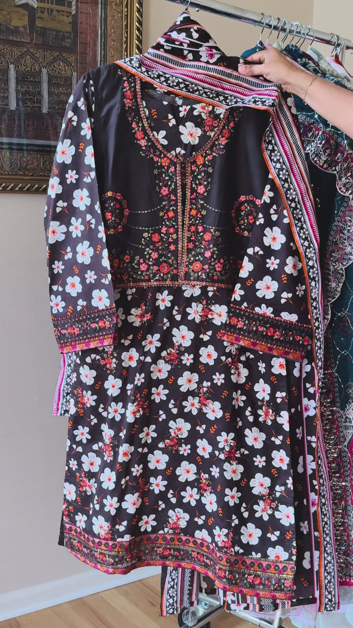 EMBROIDERED CASUAL WEAR LAWN 3-PC SUITS CWSF12