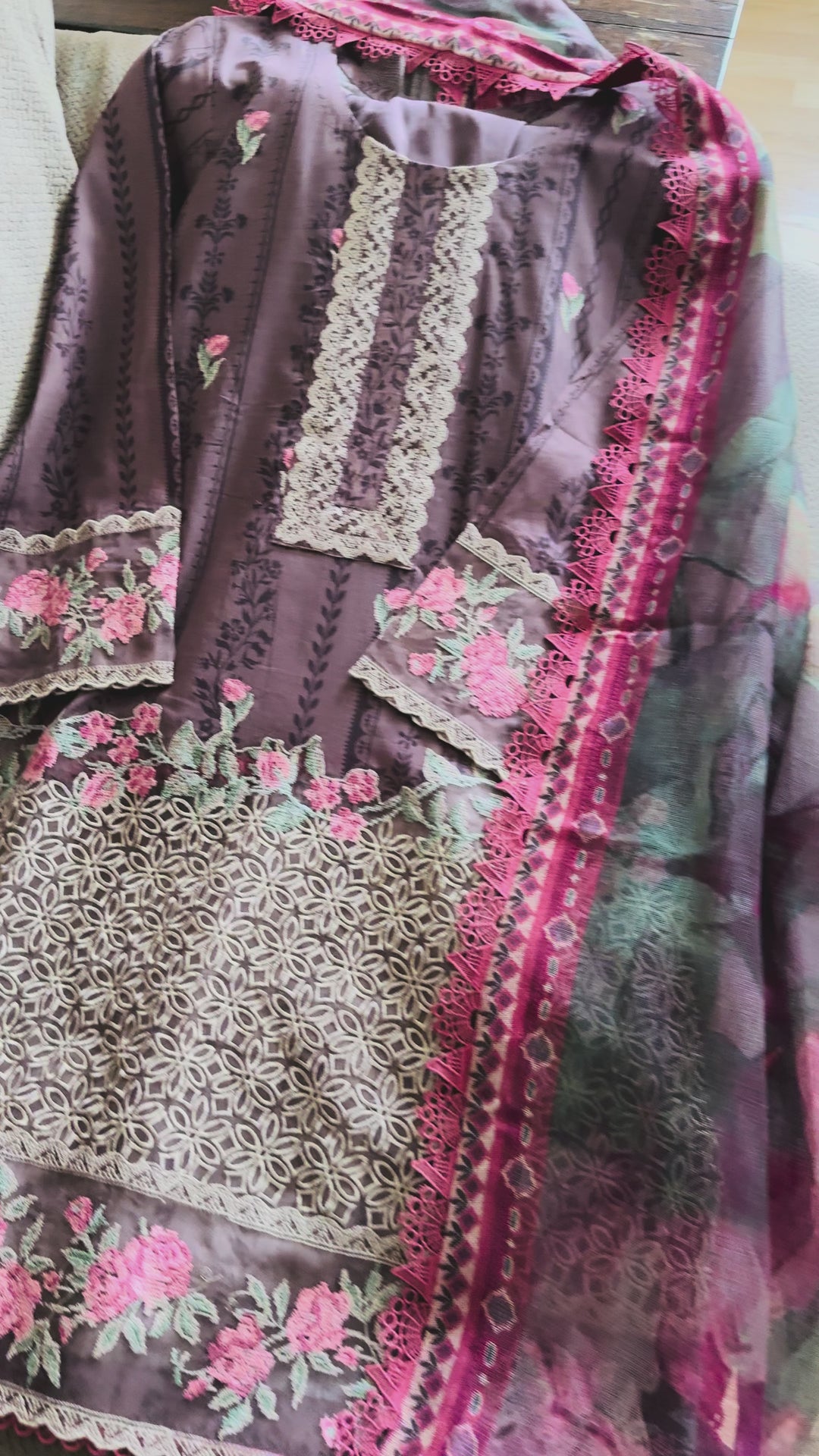 ZAINAB CHOTTANI LAWN COLLECTION ZCSF01