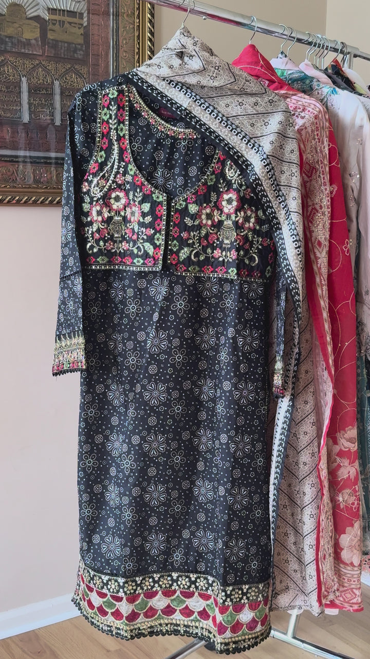 EMBROIDERED CASUAL WEAR LAWN 3-PC SUITS CWSF08