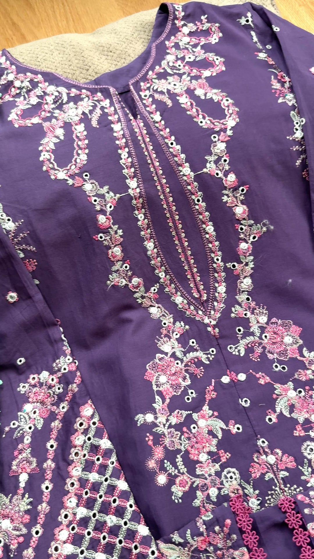 HUSSAIN REHAR LUXURY LAWN COLLECTION 2025 IRRIS